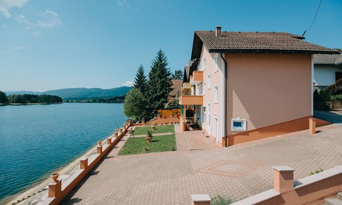 Ogulin Apartment | Cozy One Bedroom Apartment with Terrace in Gorski Kotar