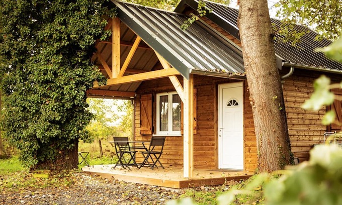 Conty Ski Chalet | Private Terrace Retreat at Chalet 'Le' - Family Friendly Stay