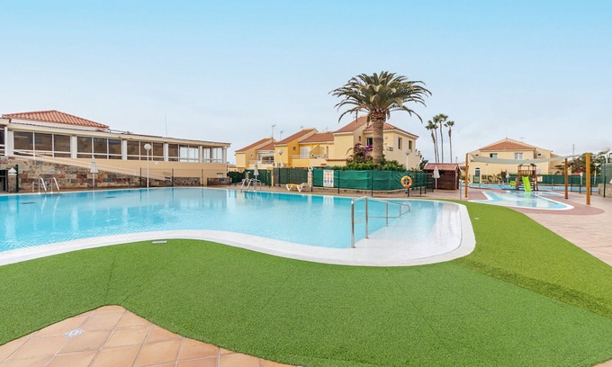 Sonnenland House | Relax at Sonemar 45: Family-Friendly Stay with Pool Access