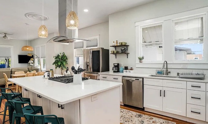 North Hyde Park House | Charming centrally located 3bed 2bath