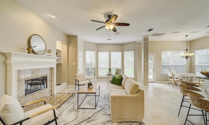 Prosper House | Cozy Long Stay Central Hideaway for Families & Pets