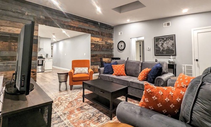 Homestead Apartment | Stay at The Forge Loft in historic Homstead Pennsylvania!