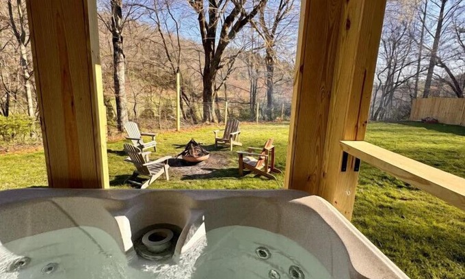Balsam Grove House | Adventure Awaits: Trail-Ready Retreat with Hot Tub