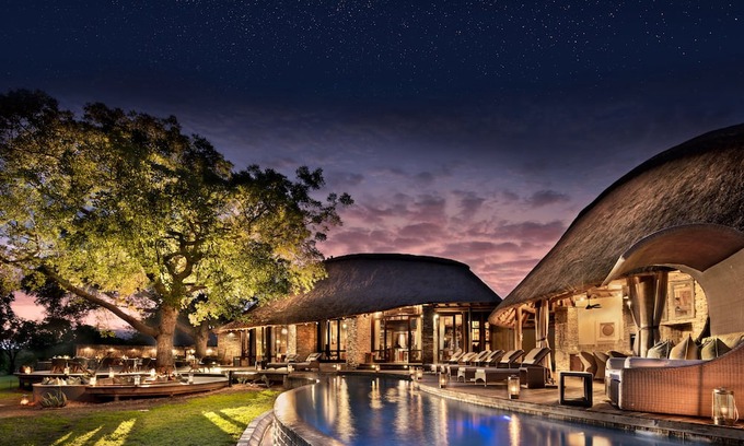 Thorny Bush Game Reserve Cabin | Discover Makanyi Private Game Lodge: A 4-Star Escape