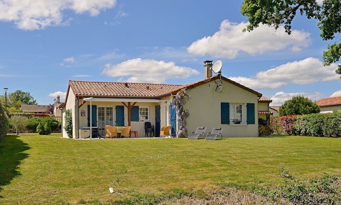 Vasles Villa | Villa with garden near beautiful golf course
