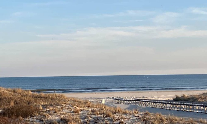 Gold Coast Condo | Relax at a 4 Bedroom Beachfront Retreat for Families