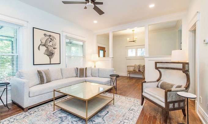 Frankfort House | Discover Kentucky's Blend: Family-Friendly and Pet Welcoming