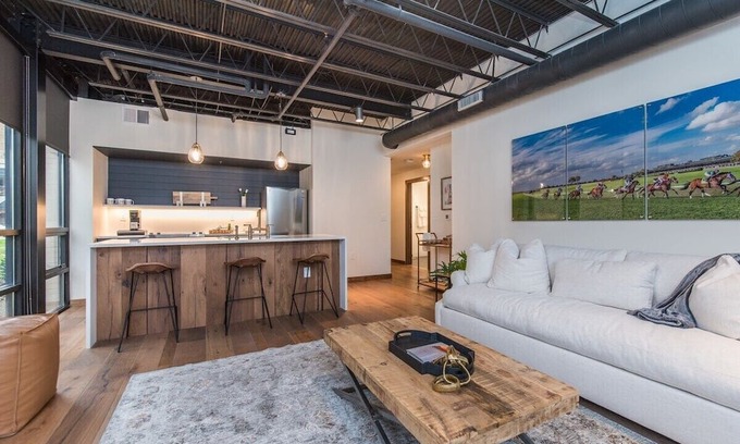 Downtown Apartment | Ideal 2-Bedroom Serviced Apartment in Lexington, KY