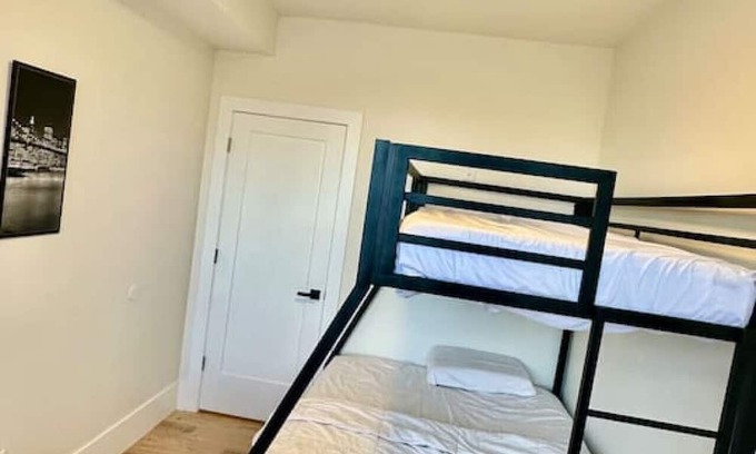 Sudbury Apartment | professionals, students or travellers shortstays!