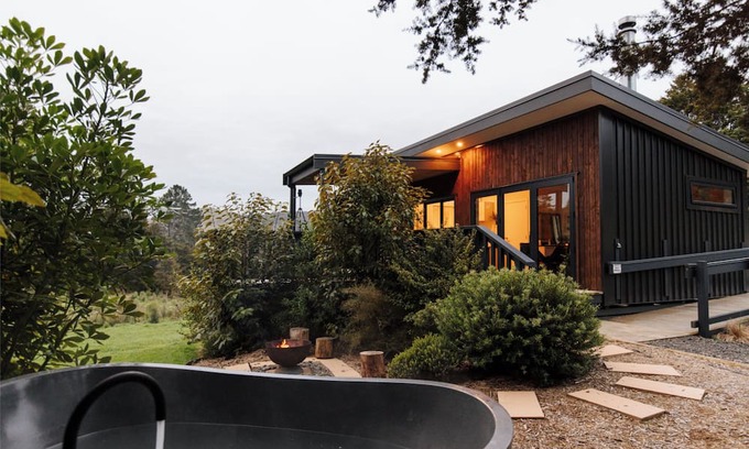 Waikino Cottage | Hidden Springs Retreat - Karangahake Mountain View