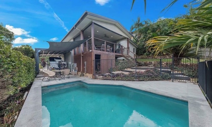 Cannonvale House | Coastal Elegance , Gateway to the Whitsundays -per friendly– Min 3-Month Stay