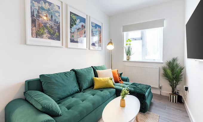 Plumstead Apartment | New! Delightful 2BR Flat in Woolwich