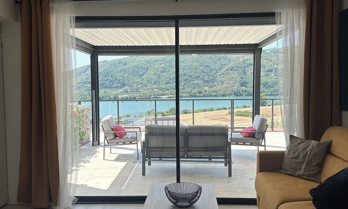 Saint-Vallier Apartment | Apartment with breathtaking view of the Rhône, in a quiet location free parking