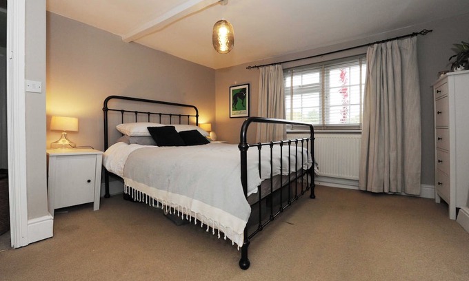 Kegworth House | 3 Bed Near Kegworth Village w/Airport & M1 Access