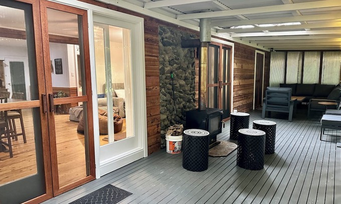 Lamington Cottage | Creekside Rainforest Retreat, perfect for groups seeking a nature getaway.