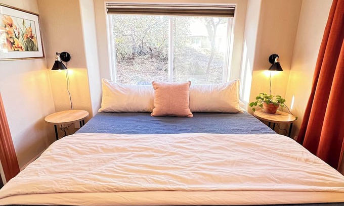 Auburn Cottage | 1 Bed/1 Bath Cottage King Bed Fireplace Yard Pets OK Quiet Private