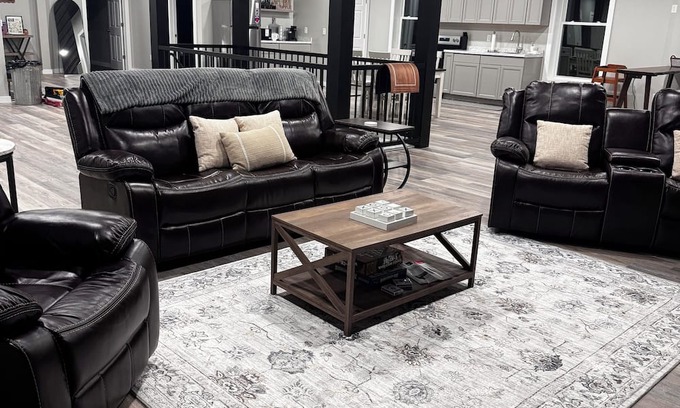 Kane Apartment | BRAND NEW, SPACIOUS, FUN - The Wolves Den on Fraley