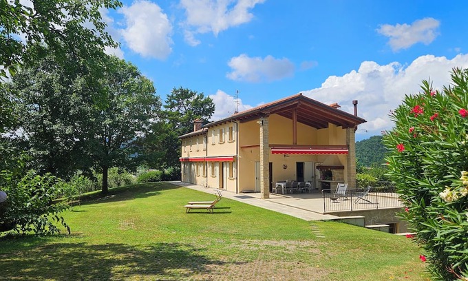 Torreglia Bed & Breakfast | B&B Villa Euganea, double room with private bathroom overlooking Hills