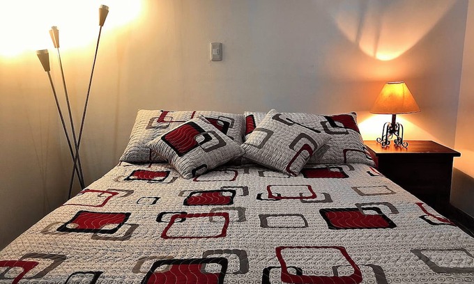 Barrios Unidos Apartment | ApartaEstudio cerca de todo!