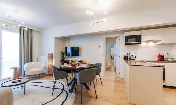 Plasky Apartment | 3BR NATO & EU Apartment Free Luggage Room