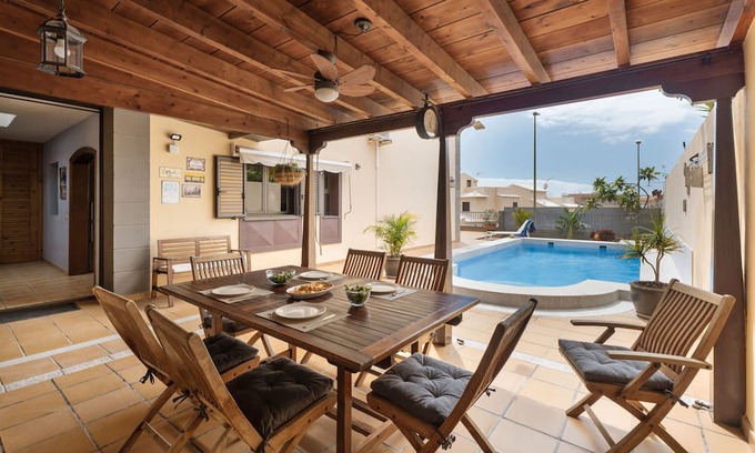 Candelaria House | Holidays 'El Chocito' with Private Pool, Wi-Fi and Air Conditioning