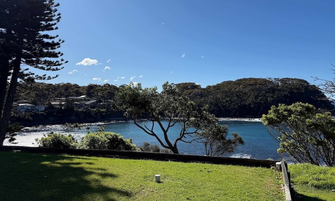 Malua Bay House | Malua Bay Waterfront Cottage | Pet Friendly & WiFi
