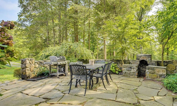 Bedford House | Bedford Retreat: 15 Mi to Long Island Sound