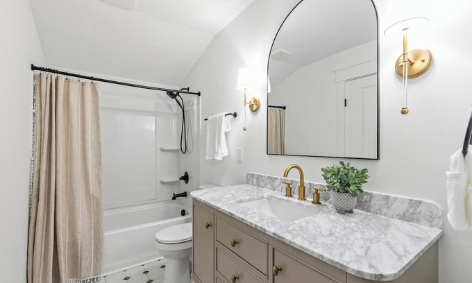 Louisburg House | Elegant Retreat for 12 in Louisburg