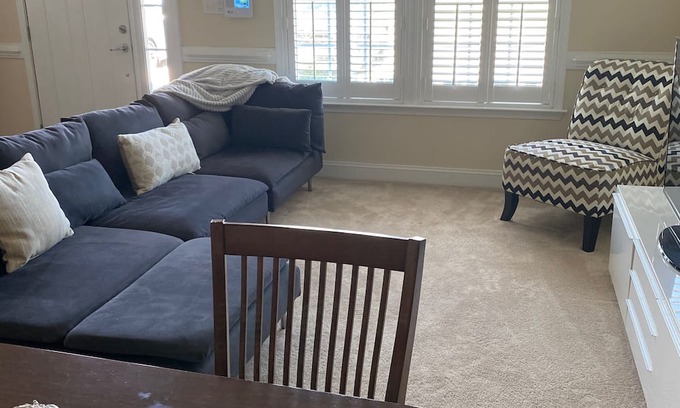 Pembroke House | Terrific townhome in charming Pembroke