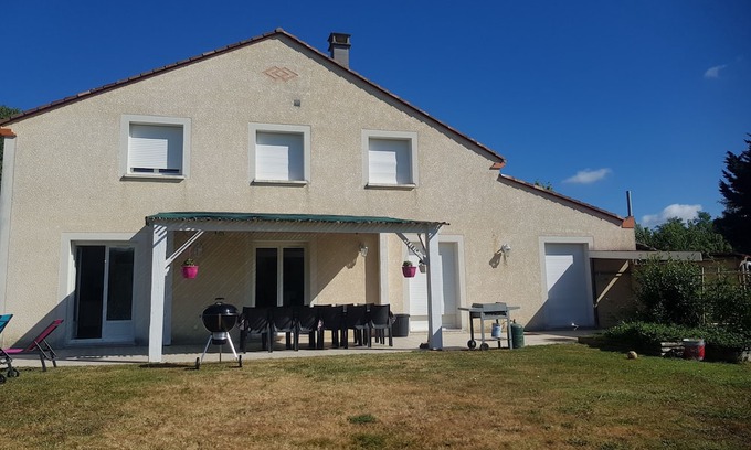 Layrac House | Large house on the gascony hillsides in layrac