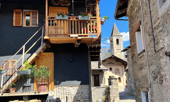 Bussoleno House | Possibly the most romantic house in the Italian alps.