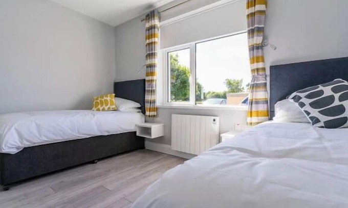 Tramore Apartment | Enjoy a stay at the scenic Tramore Golf Club in one of our Burrows Lodge guest suites.