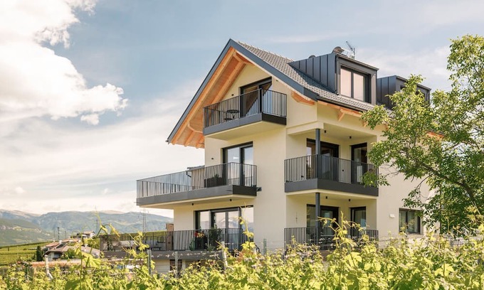 Appiano Sulla Strada del Vino Apartment | Studio 'Auer' with Mountain View, Private Garden and Wi-Fi