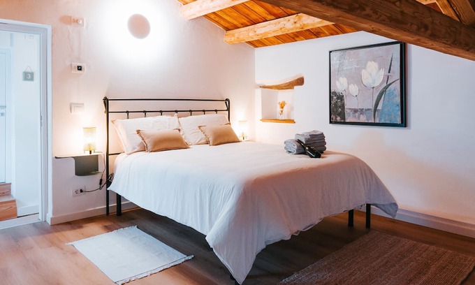 Cison di Valmarino Apartment | Room 'With a View of the Village' with Wi-Fi and Air Conditioning