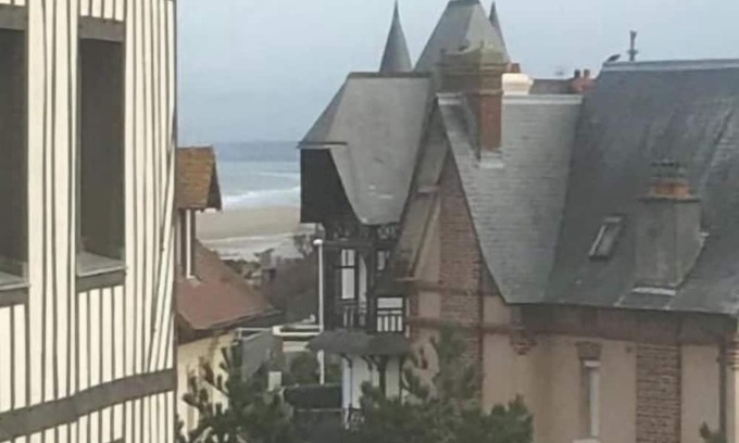 Blonville-sur-Mer Apartment | 2 room apartment on beach near Deauville