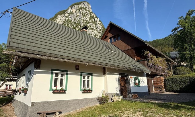 Studor Ski Chalet | Charming 85 m² wooden chalet on tranquil location in Studor v Bohinju