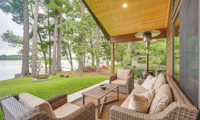 Siren Cabin | Boat Dock, BBQ & Fireside Fun: Clam Lake Cabin