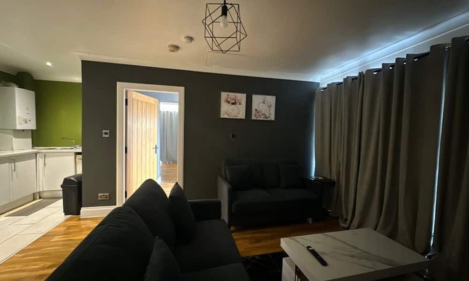 Liberton Apartment | 2BD | Ocean Terminal | Tram to Airport | Sleeps 4