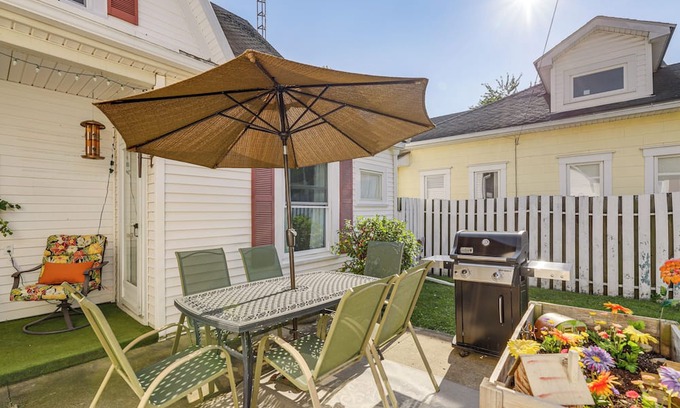 West Liberty House | Walkable Group Getaway w/Bikes in West Liberty!