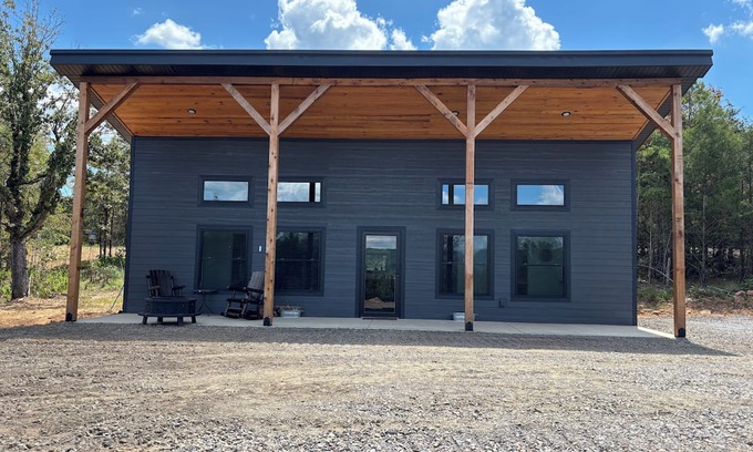 Clarksville Cabin | King Cullen Cabin - Brand New In Charming Clarksville, Arkansas