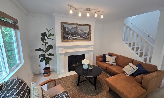 Yorkson House | Charming Whole House in Willoughby