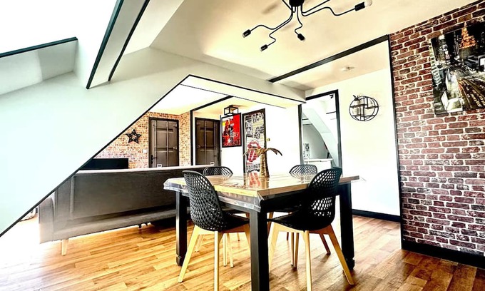 Sully-sur-Loire Apartment | The industrial apartment on the banks of the Loire