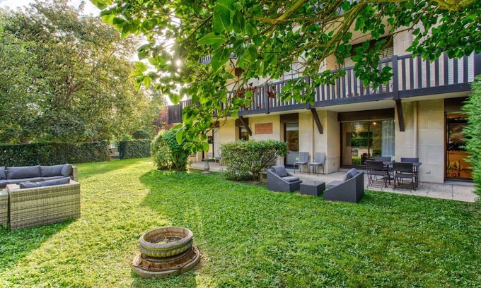 Tourgeville Apartment | Superb 2-Bed with Large Private Garden