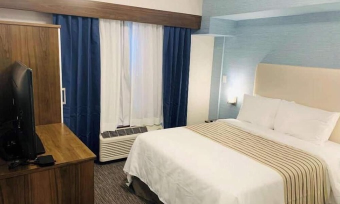 Northeast Mississauga Hotel | 5 mins away from airport