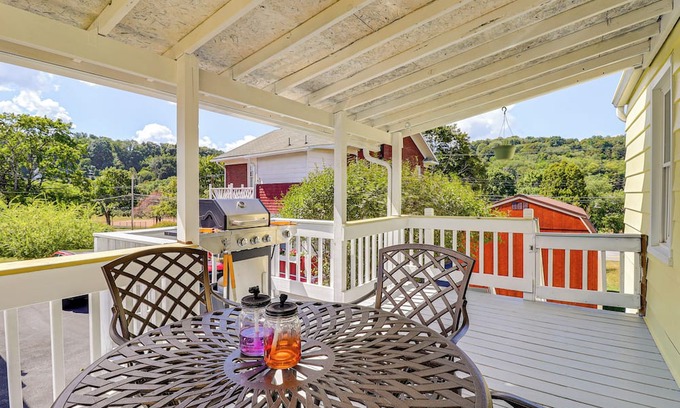 Tire Hill House | 3 Mi to Dtwn & Flood Museum: 'Cozy Q Cottage'