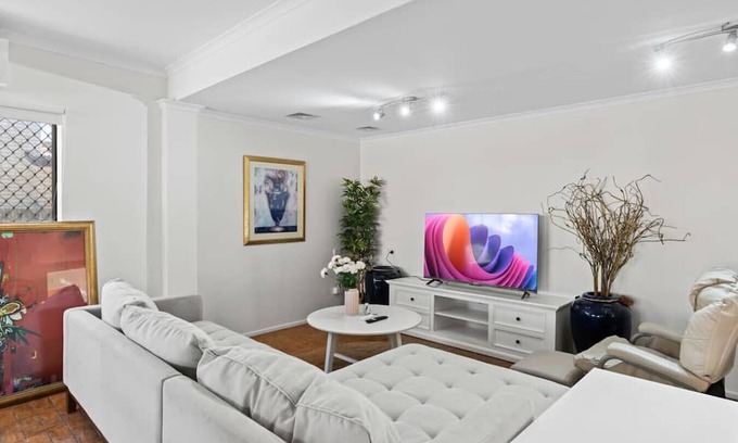 Robertson Apartment | Cozy with Pool 4BD Family Retreat in Robertson