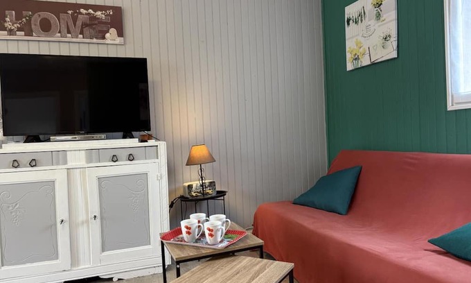 Le Theil Cottage | Cottage De Fontariol with Covered Pool in Auvergne