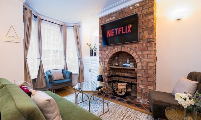 Lincoln House | Gorgeous Home in Heart of Historic Lincoln
