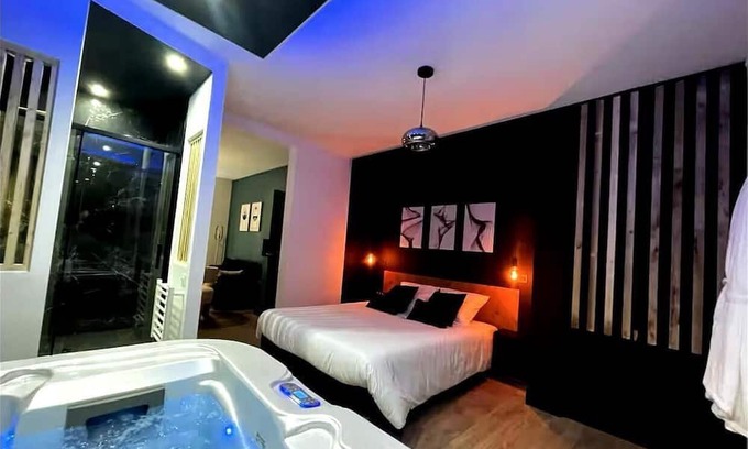 Cernay Apartment | Reims Love Room - CK Suite & SPA, Cosy Terrace, Flexible check-in