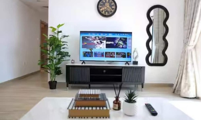 Abu Dhabi Apartment | Elegant2BR Yas Island Luxe Stay near Ferrari World